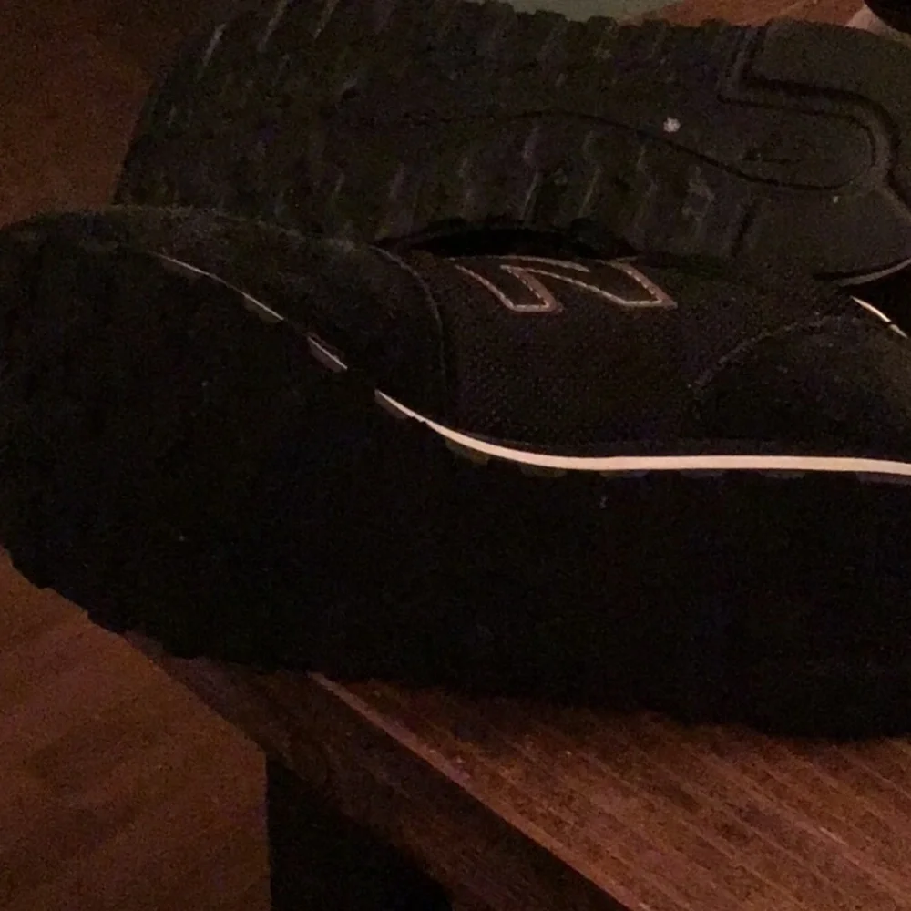 New Balance Black Sneakers - Picture 4 of 8